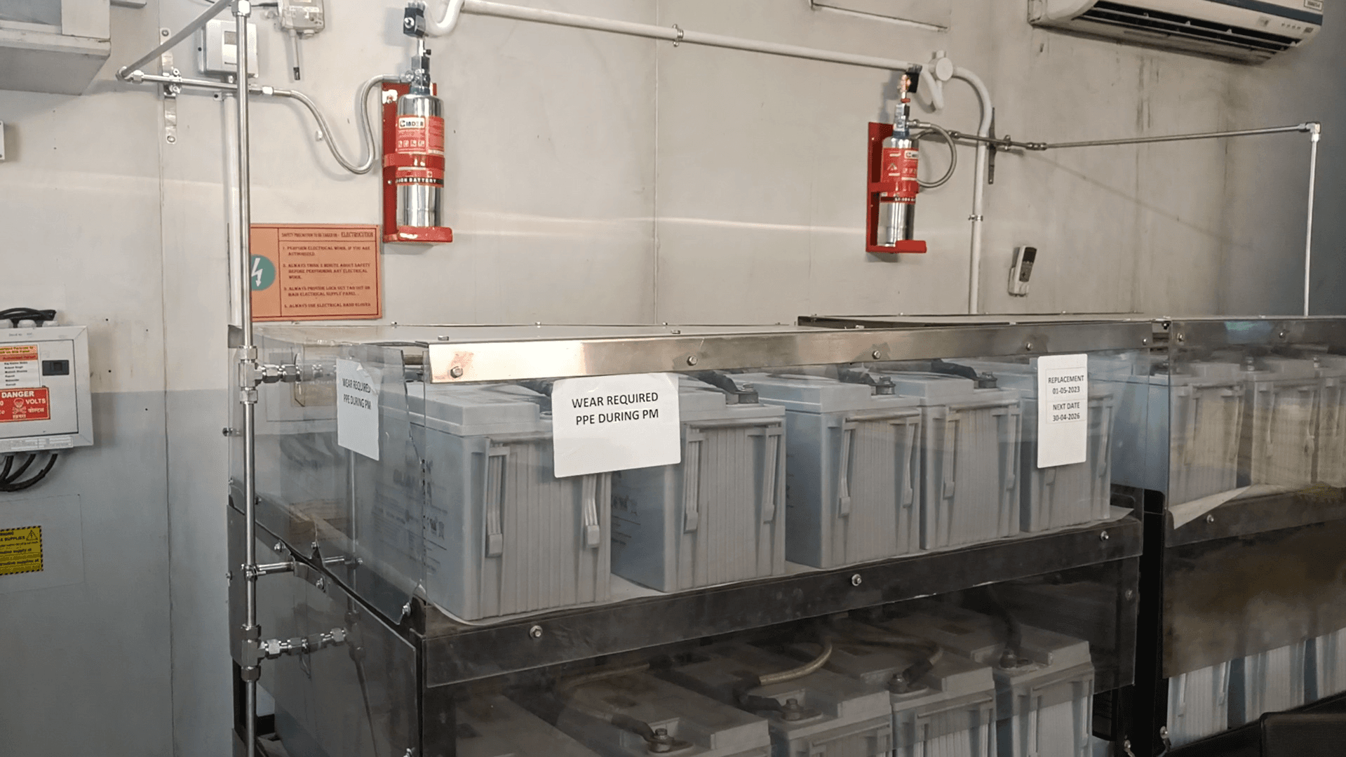 Battery banks and UPS: direct suppression installation