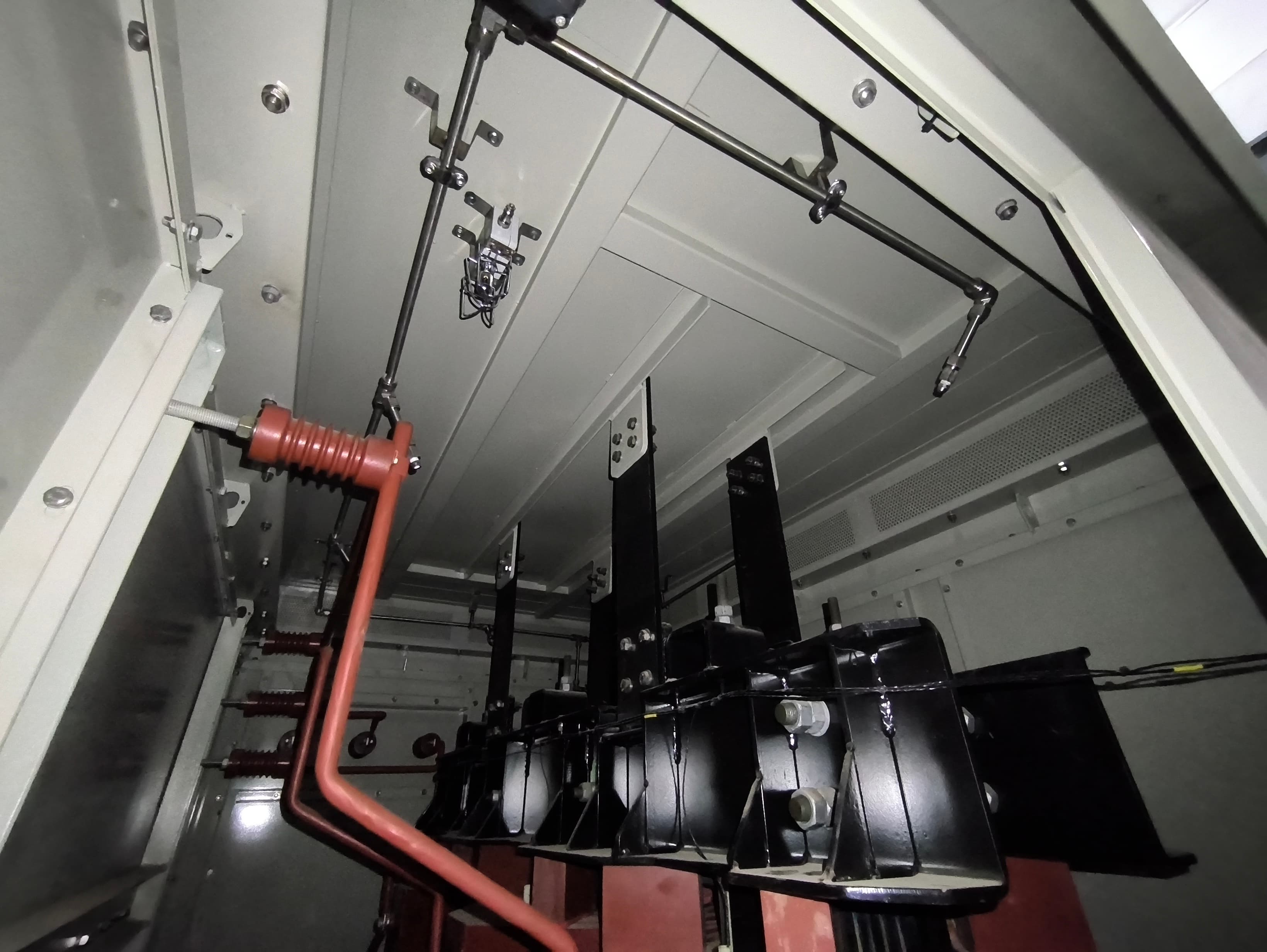 Dry transformers: heat sensing tube installation